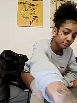 Snapshot of Laanegraofficial_ chatting on 02-09-25, 04:29 Laanegraofficial online show from 02-09-25, 04:29