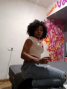 Snapshot of Laanegraofficial_ chatting on 02-15-25, 01:21 Laanegraofficial online show from 02-15-25, 01:21