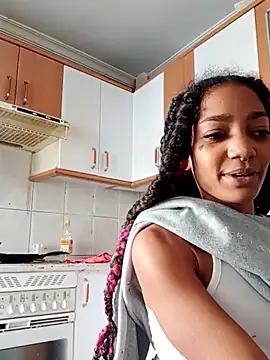 Snapshot of Laanegraofficial_ chatting on 10-02-25, 11:17 Laanegraofficial online show from 10-02-25, 11:17