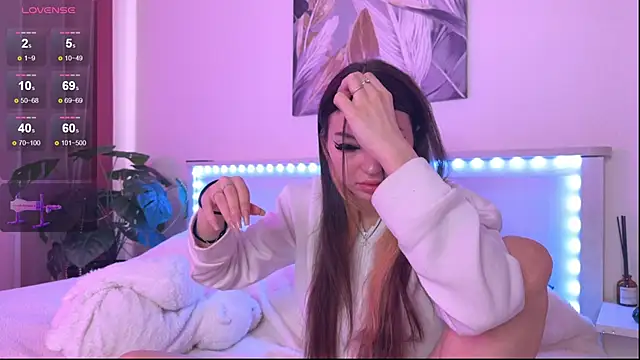 Veronica leal online show from 10-15-25, 09:42