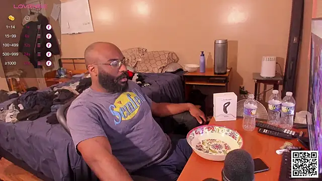 Snapshot of MrChuckDailyXXX chatting on 12-12-24, 11:25 MrChuckDailyXXX online show from 12-12-24, 11:25