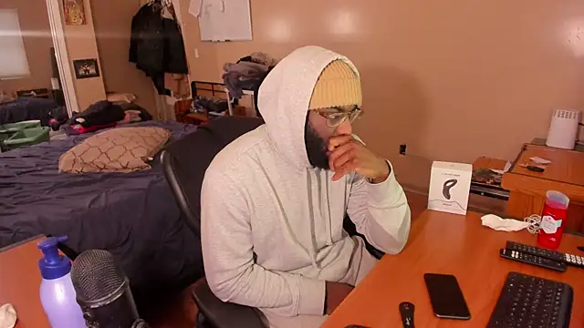 Snapshot of MrChuckDailyXXX chatting on 12-22-24, 09:31 MrChuckDailyXXX online show from 12-22-24, 09:31