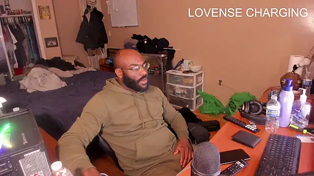 Snapshot of MrChuckDailyXXX chatting on 01-01-25, 05:43 MrChuckDailyXXX online show from 01-01-25, 05:43