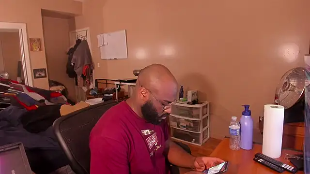 Snapshot of MrChuckDailyXXX chatting on 01-08-25, 05:16 MrChuckDailyXXX online show from 01-08-25, 05:16