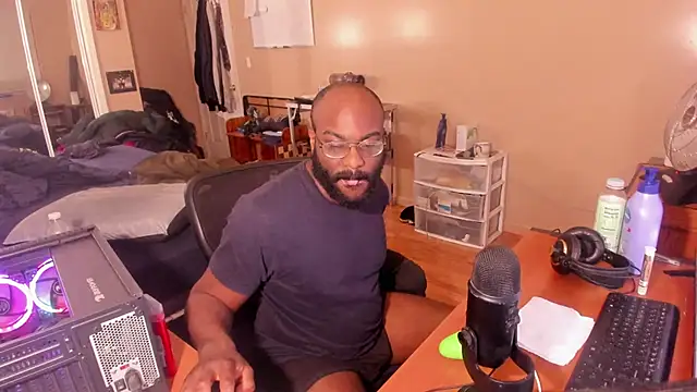 Snapshot of MrChuckDailyXXX chatting on 01-21-25, 07:37 MrChuckDailyXXX online show from 01-21-25, 07:37