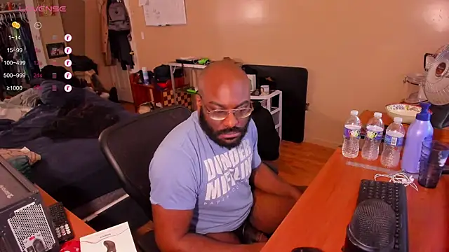 Snapshot of MrChuckDailyXXX chatting on 02-08-25, 12:17 MrChuckDailyXXX online show from 02-08-25, 12:17