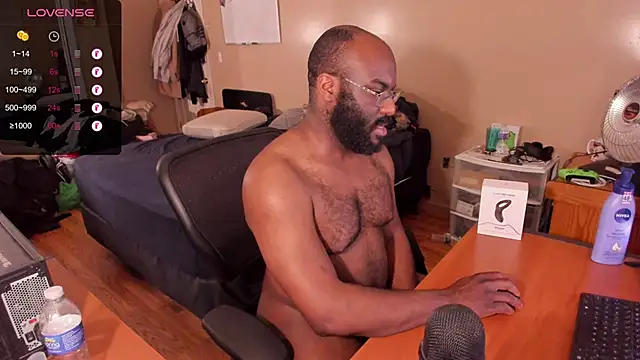 Snapshot of MrChuckDailyXXX chatting on 03-21-25, 04:39 MrChuckDailyXXX online show from 03-21-25, 04:39