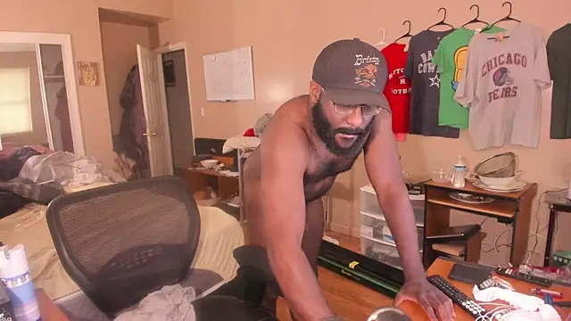 Snapshot of MrChuckDailyXXX chatting on 10-03-25, 08:28 MrChuckDailyXXX online show from 10-03-25, 08:28