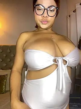 Eloisa cleavage  online show from 01-16-26, 10:19