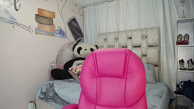 EMMA SWEETT1 online show from 01-12-26, 12:43