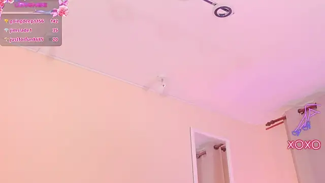 Snapshot of ArianaCroft chatting on 01-04-25, 11:00 ArianaCroft online show from 01-04-25, 11:00