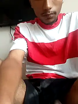 Snapshot of slimmydaddy69 chatting on 04-08-26, 12:38 slimmydaddy69 online show from 04-08-26, 12:38