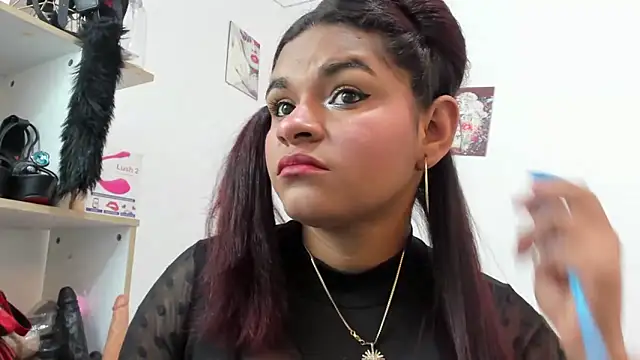 Snapshot of GenesisTT chatting on 11-22-25, 04:00 GenesisTT online show from 11-22-25, 04:00