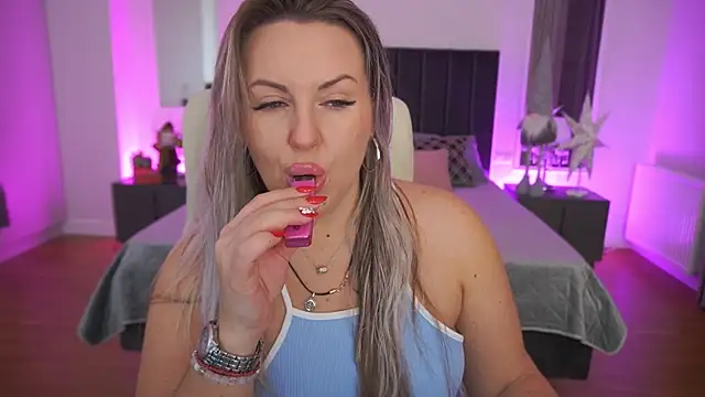 KiraCandyS online show from 01-05-26, 09:18