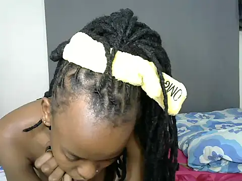 Snapshot of pretty_betty chatting on 03-17-25, 07:37 pretty betty online show from 03-17-25, 07:37