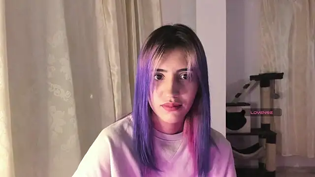 linnie  online show from 12-12-24, 08:14