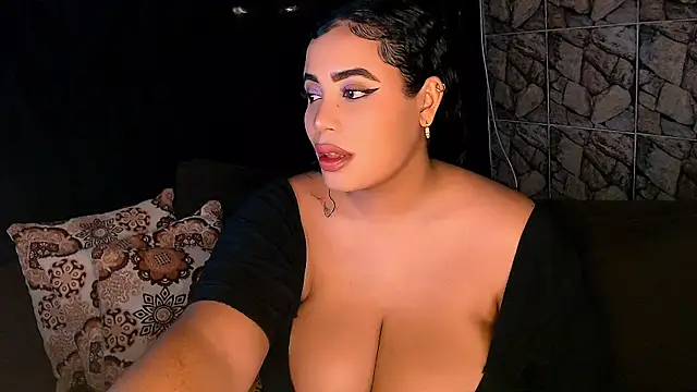 Snapshot of Emmacamille chatting on 02-27-25, 03:47 Emmacamille online show from 02-27-25, 03:47