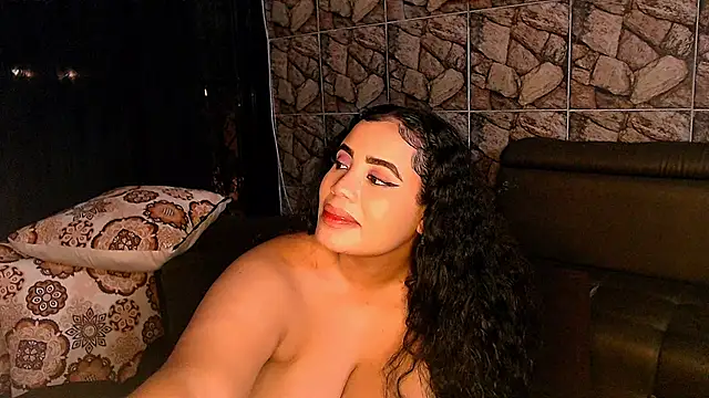 Snapshot of Emmacamille chatting on 02-27-25, 06:50 Emmacamille online show from 02-27-25, 06:50