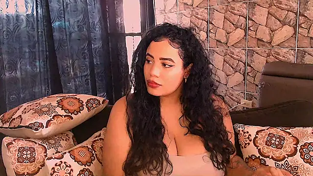 Snapshot of Emmacamille chatting on 02-27-25, 04:43 Emmacamille online show from 02-27-25, 04:43