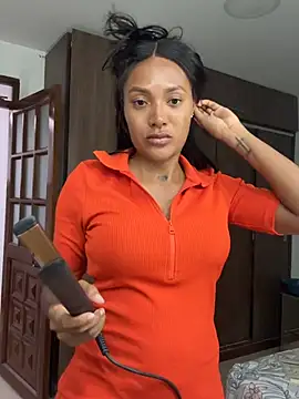 Snapshot of KyaraMiller chatting on 02-20-26, 08:31 KyaraMiller online show from 02-20-26, 08:31