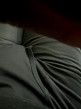 Snapshot of Big-dick_1 chatting on 10-28-25, 06:21 Big-dick 1 online show from 10-28-25, 06:21