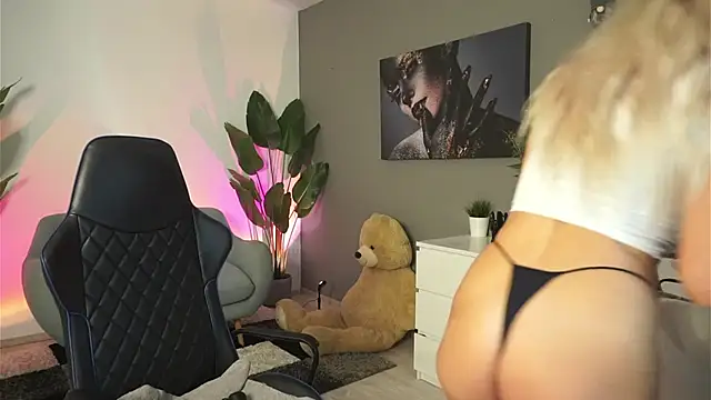 SweetBlondy35 online show from 01-09-25, 06:15