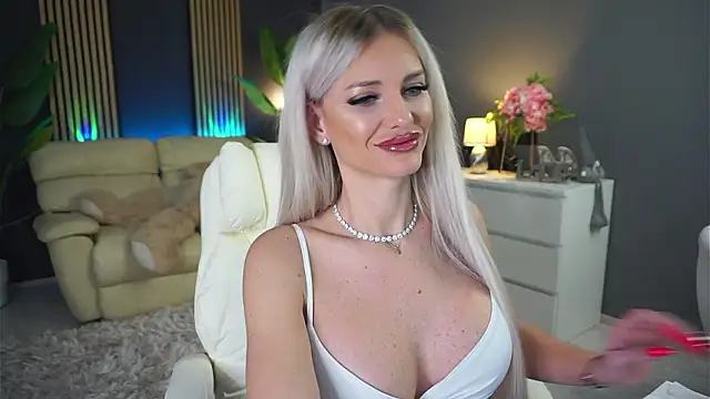 Snapshot of SweetBlondy35 chatting on 02-19-26, 06:48 SweetBlondy35 online show from 02-19-26, 06:48