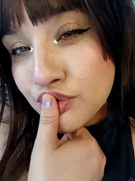 ItsNaiixa online show from 04-10-26, 08:02