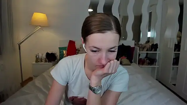 KateRedgar online show from 02-07-25, 01:43