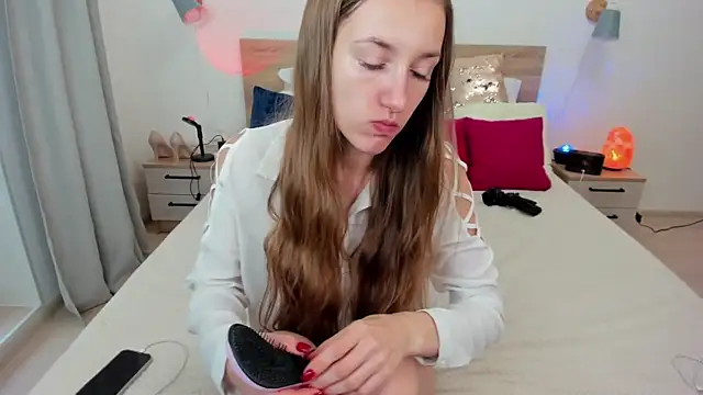 KateRedgar online show from 09-20-25, 12:39