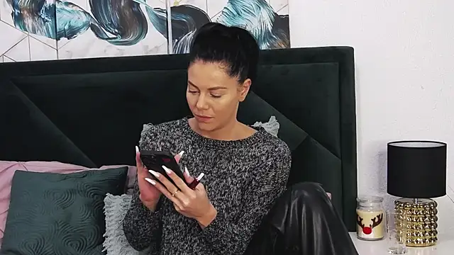 Snapshot of tanyagrey chatting on 12-21-24, 06:19 tanyagrey online show from 12-21-24, 06:19