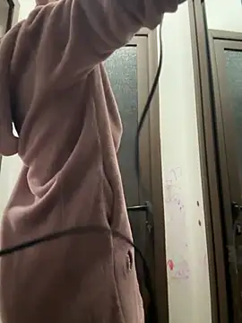 Snapshot of tanyagrey chatting on 10-03-25, 06:21 tanyagrey online show from 10-03-25, 06:21