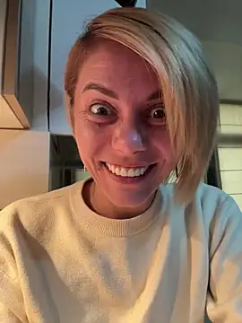 Snapshot of tanyagrey chatting on 10-27-25, 06:50 tanyagrey online show from 10-27-25, 06:50