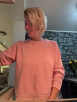 Snapshot of tanyagrey chatting on 10-28-25, 07:01 tanyagrey online show from 10-28-25, 07:01