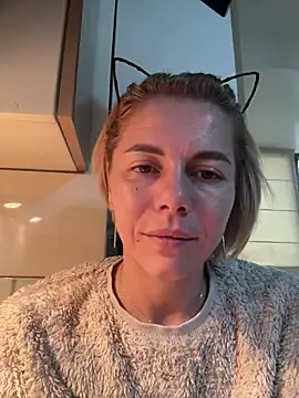 Snapshot of tanyagrey chatting on 11-18-25, 06:40 tanyagrey online show from 11-18-25, 06:40