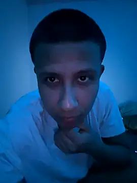 AdrianUquillas online show from 11-26-25, 01:06