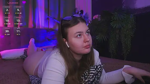 Mia  Peach online show from 12-06-24, 01:18