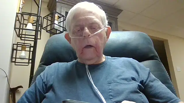 Snapshot of bootlegmanz chatting on 06-11-26, 02:59 bootlegmanz online show from 06-11-26, 02:59