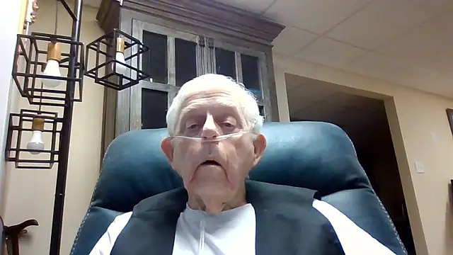 Snapshot of bootlegmanz chatting on 06-12-26, 03:11 bootlegmanz online show from 06-12-26, 03:11
