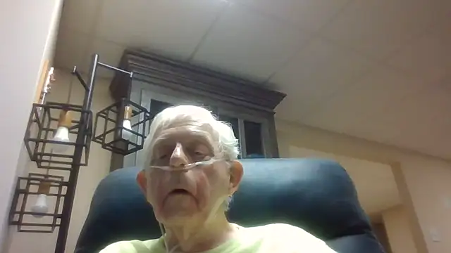 Snapshot of bootlegmanz chatting on 06-14-26, 05:59 bootlegmanz online show from 06-14-26, 05:59