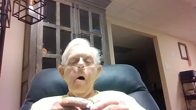 Snapshot of bootlegmanz chatting on 07-12-26, 03:25 bootlegmanz online show from 07-12-26, 03:25
