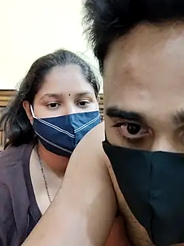 Snapshot of IND_COUPLE1 chatting on 02-05-25, 06:15 IND COUPLE1 online show from 02-05-25, 06:15