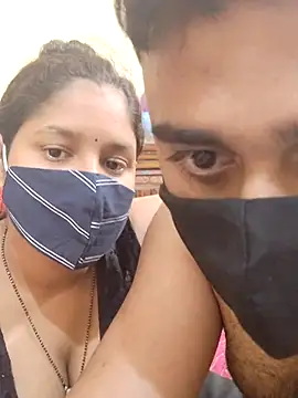 Snapshot of IND_COUPLE1 chatting on 02-14-25, 11:42 IND COUPLE1 online show from 02-14-25, 11:42