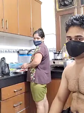 Snapshot of IND_COUPLE1 chatting on 02-15-25, 02:00 IND COUPLE1 online show from 02-15-25, 02:00