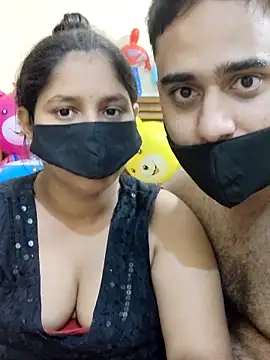 Snapshot of IND_COUPLE1 chatting on 03-03-25, 08:43 IND COUPLE1 online show from 03-03-25, 08:43