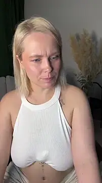 Snapshot of Charming_Daphny chatting on 05-16-26, 06:54 Charming Daphny online show from 05-16-26, 06:54