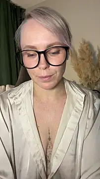 Snapshot of Charming_Daphny chatting on 05-21-26, 06:42 Charming Daphny online show from 05-21-26, 06:42