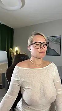 Snapshot of Charming_Daphny chatting on 06-19-26, 06:40 Charming Daphny online show from 06-19-26, 06:40