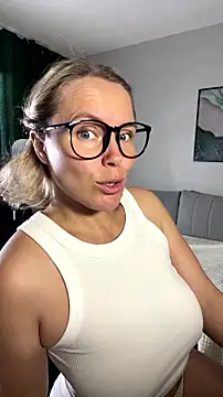 Snapshot of Charming_Daphny chatting on 07-12-26, 07:32 Charming Daphny online show from 07-12-26, 07:32