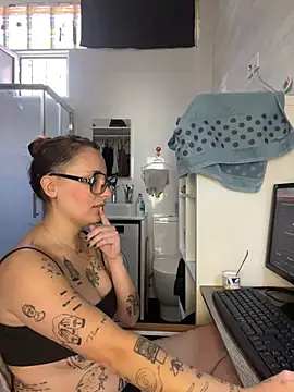 Hawitxui online show from 10-28-25, 11:47